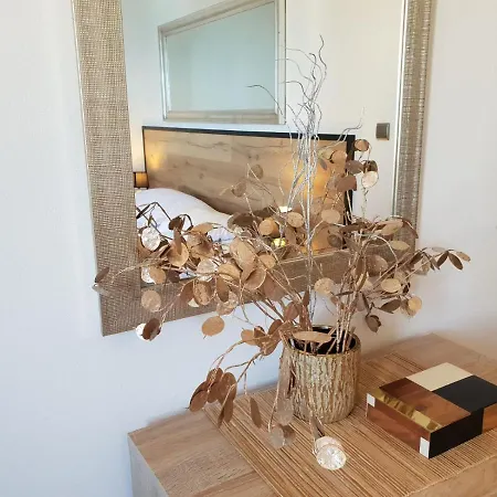 Apartmani Marcelja - Zuti Apartman * Мандре